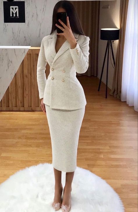 Presidential Outfits Women, Skirt Suits For Women Classy Office Wear, Diplomatic Outfit Women, Wealthy Women Fashion, Formal Skirt Outfit Classy, Lawyer Outfit Women Court, Boss Outfit Woman Classy, Attorney Outfits Woman, Courtship Dress