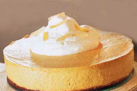 Chiffon Cheesecake, Gingersnap Crust Recipes, Pumpkin Chiffon, Pumpkin Chiffon Pie, Chiffon Pie, Thanksgiving Desserts Kids, Crystallized Ginger, Pumpkin Mousse, Gingersnap Crust