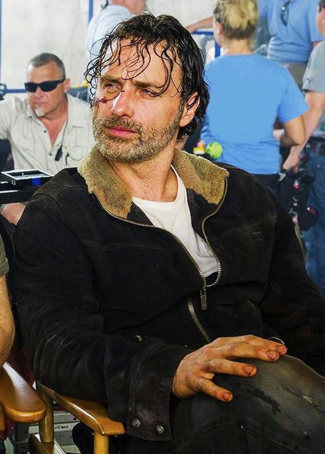 Just when I thought he couldn't get any hotter <3<3<3 Rick Grimes Hot, Andy Lincoln, Walking Dead Cast, The Walking Dead Tv, Hot Dads, Carl Grimes, Andrew Lincoln, Rick Grimes, Estilo Punk