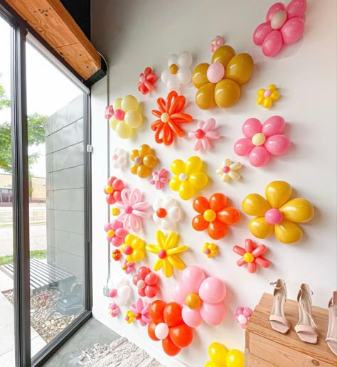 A flower power balloon wall or balloon backdrop! Colorful Prom Decorations, Flower Power Birthday Theme, Diy Groovy Decorations, Flower Power Party Theme, Pink And Yellow Bachelorette Party, Cochella Theme Birthday Party, Merch Pop Up Shop, Balloon Flower Wall, Flower Power Party Ideas