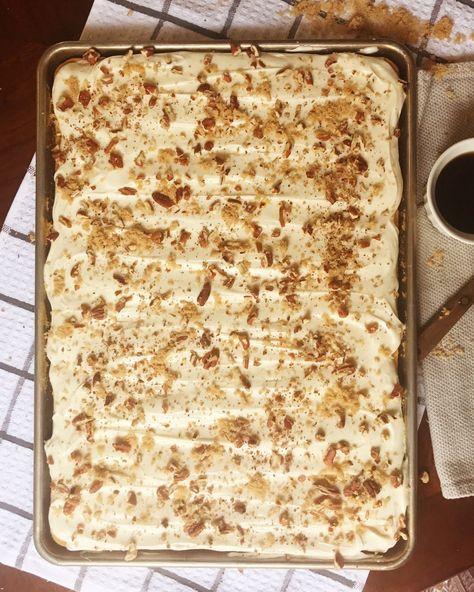 Pecan Sheet Cake, Fall Recipes Dessert, Fall Desserts Thanksgiving, Desserts Fall, Cake Fall, Maple Cake, Dessert Halloween, Awesome Desserts, Dessert Oreo