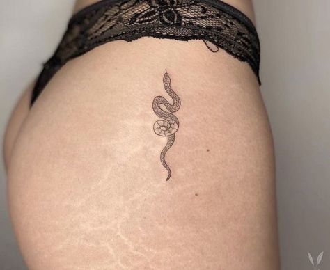 Small Snake Tattoo, Simple Tattoos For Women, Red Tattoos, E Tattoo, Cute Tattoos For Women, Classy Tattoos, 1 Tattoo, Subtle Tattoos, Snake Tattoo