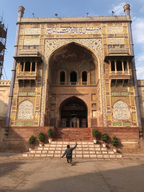 Wazir Khan Mosque, Arabic Decor, Oil Painting Background, Painting Background, Mosque Art, Indian Architecture, Islamic Architecture, Traditional Art, Oil Painting