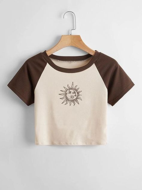 Outfit Korean Style, Ribbed Tee, Moon Graphic, Butterfly Graphic, Aesthetic Shirts, Quick Outfits, Crop Top Outfits, Favorite Sweater, Cropped Tee