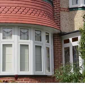 When you choose Dunraven, your uPVC flush casement windows are manufactured in-house, to the absolutely highest standards. Flush Casement Windows, Traditional Casement Windows, Flush Sash Windows, Window Quotes, Cokoured Sash Windows, Flush Upvc Casement Windows, Heavy Duty Hinges, Modern Properties, Timber Windows