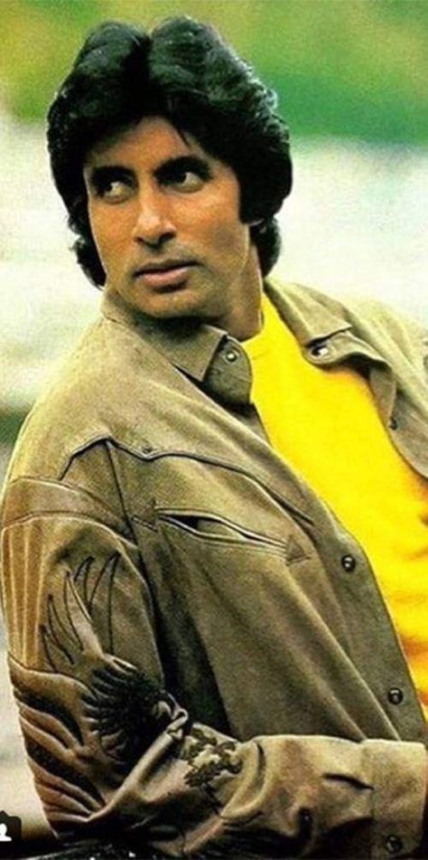 Old Movie Poster, Sonu Sood, Old Film Stars, Bollywood Posters, Retro Bollywood, Bollywood Cinema, Indian Star, Bollywood Photos, Indian Photoshoot