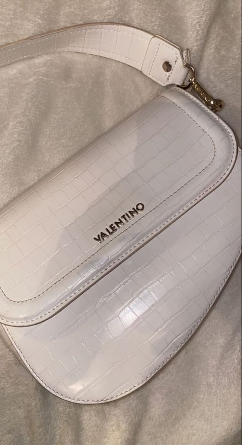 Valentino Aesthetic Wallpaper, Valentino Aesthetic, Brands Aesthetic, Purse Aesthetic, Valentino Purse, Valentino Bag, Bag Aesthetic, Bags Aesthetic, Success Motivation