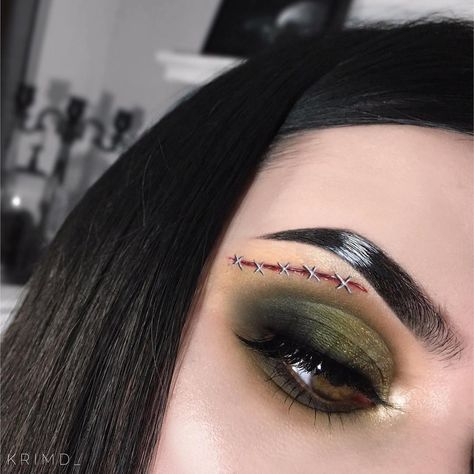 Just a little Bride of Frankenstein moment 💚🖤 @krimd_ always kills it, and this time she drop dead slays using the 35M #BossMood palette. 😈#Halloween #HalloweenMakeup Bride Of Frankenstein Hair, Glamorous Eye Makeup, Bride Of Frankenstein Makeup, Frankenstein Makeup, Bride Of Frankenstein Costume, Curl Eyelashes, Matte Eye Makeup, Eye Makeup Cut Crease, Shimmer Eye Makeup