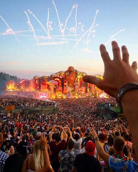 Tomorrowland Festival, Tomorrow Land, Festival Aesthetic, A State Of Trance, Camping Theme Party, Festivals Around The World, Edm Music, Edm Festival, Camping Party