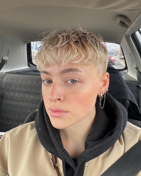 Short Tomboy Haircut, Nonbinary Haircuts, Gay Haircut, Queer Haircut, Non Binary Haircuts, Queer Hair, Tomboy Haircut, Androgynous Haircut, Androgynous Hair