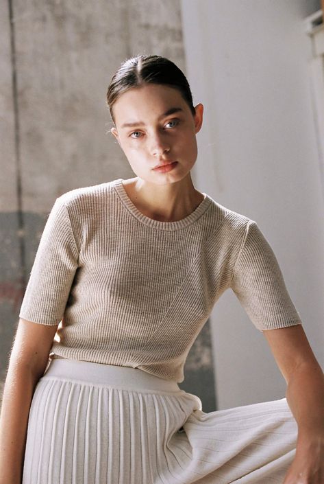 Frett Knitwear Sweater Inspiration, Diagonal Design, Knit Short Sleeve Top, Natural Fiber Clothing, Business Casual Top, Knit Short, Ribbed Top, Pleated Pants, Knitting Women