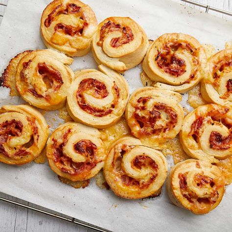 Cheese Scrolls, Scrolls Recipe, Pin Wheels, Bacon And Cheese, Bacon Cheese, Onion Rings, Cooking With Kids, Healthy Kids, Scones