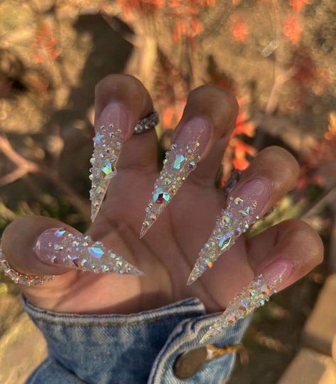 Bling Stiletto Nails, Nail Designs Bling, Acrylic Nails Stiletto, Stilleto Nails Designs, Long Stiletto Nails, Nails Design With Rhinestones, Stiletto Nails Designs, Glow Nails, Long Acrylic Nails Coffin