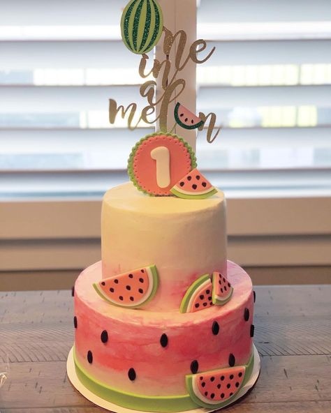 https://www.instagram.com/p/CDuBcFnHq9h/?igshid=MGNmYzVhMTQ= One In A Melon Birthday Cake, One In A Melon Smash Cake, One In A Melon First Birthday Cake, Watermelon Cake Design, Watermelon Smash Cake, Watermelon Birthday Cake, One In A Melon Cake, Watermelon Birthday Party Theme, Watermelon Cake Birthday