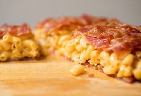 Bacon Weave Mac and Cheese Quesadilla - Thrillist Recipes Tater Tot Waffle, Grilled Cheese Waffles, Bacon Weave, Cheese Quesadillas, Bacon Mac And Cheese, Indulgent Food, Creamy Mac And Cheese, Cheese Quesadilla, Kevin Bacon