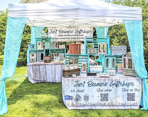 Love the sign on this and the colors. Colorful Vendor Booth, Vendor Setup, Convention Booth, Vendor Fair, Friendly Aesthetic, Treat Business, Craft Fair Booth Display, Craft Market Display, Business Things