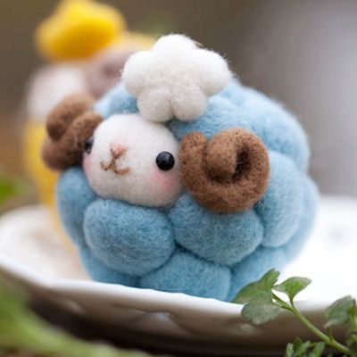 Felting Diy, Needle Felting Diy, Wool Felting, Needle Felting Kits, Needle Felting Projects, Needle Felted Animals, Cute Stuffed Animals, Felt Diy, Felt Toys