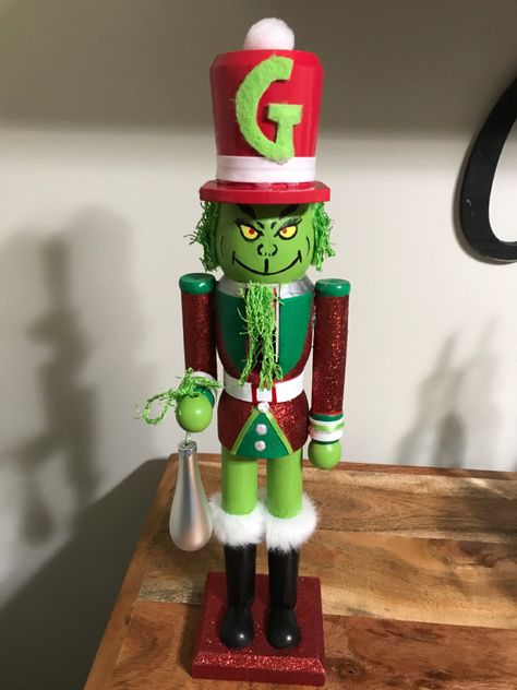 Custom Nutcracker Ideas, Elf Nutcracker Ideas, Nut Cracker Painting Ideas, Diy Grinch Nutcracker, Nutcracker Gnome Diy, Nutcracker Design Ideas, Grinch Nutcracker Diy, Nutcracker Diy How To Make, Painting Nutcracker Ideas