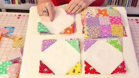 This is a very easy way to make an easy quilt that looks really complicated. I still have a lot to learn about different quilting techniques, so this is bound to impress my friends! The design might seem difficult, but it’s quite easy to stitch together because it's stitched with diagonal rows. Block Quilt Ideas, Making A Quilt, Snowball Quilts, Quilting Designs Patterns, Scrappy Quilt Patterns, Block Quilt, Quilt Block Patterns Free, Quilt Square Patterns, Scrap Quilt Patterns