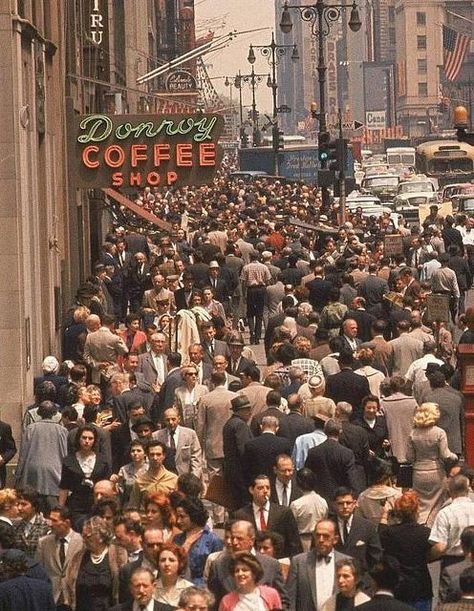 Crossing Delancey, Coffee Shop Nyc, Jay Maisel, Nyc Coffee Shop, Garment District Nyc, Nyc History, Vintage Nyc, Nostalgic Pictures, 1960s Style