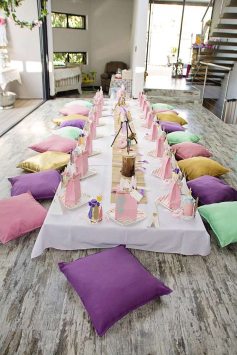 Diy Low Table For Kids Party, Indie Picnic, 13th Birthday Party Ideas For Girls, Picnic Parties, Kids Party Tables, Boho Seating, Pallet Tables, Bday Party Kids, Birthday Boho