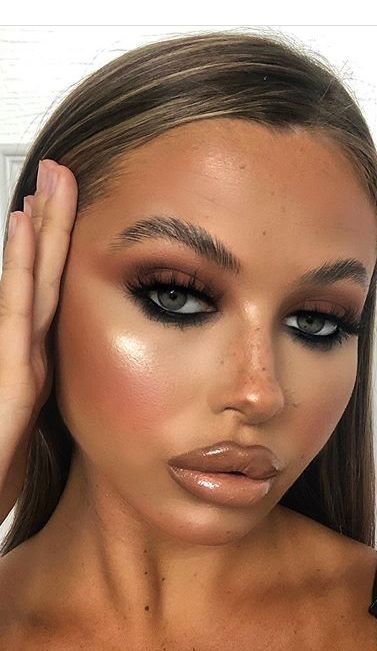 (paid link) Beauty post card template shimmering Makeup Look eye ornament Full Gram Makeup, Caked On Makeup, Eyeshadow Looks Night Out, Prom Night Eye Makeup, Photoshoot Glam Makeup, Going Out Hair And Makeup, Makeup Looks For Going Out, Bronze Dress Makeup, Makeup Looks Going Out