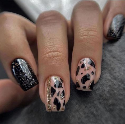 Leopard Nail Designs, Cheetah Nail Designs, Cherry Blossom Nails, Short Fake Nails, Cheetah Nails, Short Press On Nails, Gold Glitter Nails, Leopard Print Nails, Leopard Nails