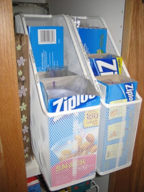 Organizing Pantyhose Storage, Ziplock Bag Organization, Ziploc Storage Organization, Ziploc Bag Storage, Ziploc Bag Storage Ideas, How To Store Ziplock Bags Storage Ideas, Ziploc Organization, Sandwich Bag Storage Ideas, Chip Bag Storage