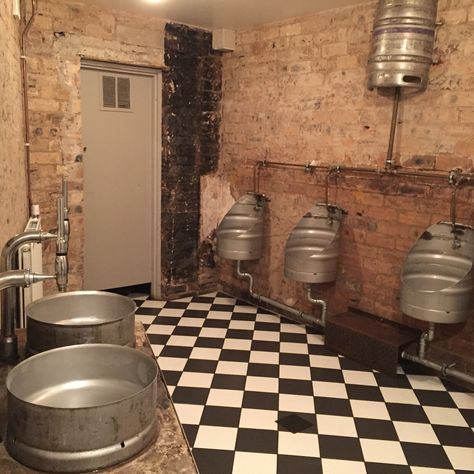 brewery bathroom Brewery Bathroom, Arch Interior Design, Brewery Interior Design, Brewery Interior, Brewery Decor, Brewery Design, Restaurant Bathroom, Pub Interior, Container Cafe