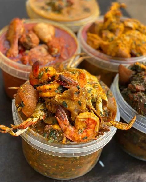 #bakedwithlove #abujacaterer #bakedwithlovebyathena #abuja #foodtrays #owerri African Catering, Food Luxury, African Recipes Nigerian Food, African Dishes, West African Food, African Cooking, Dream Food, Nutritious Foods, Catering Ideas Food