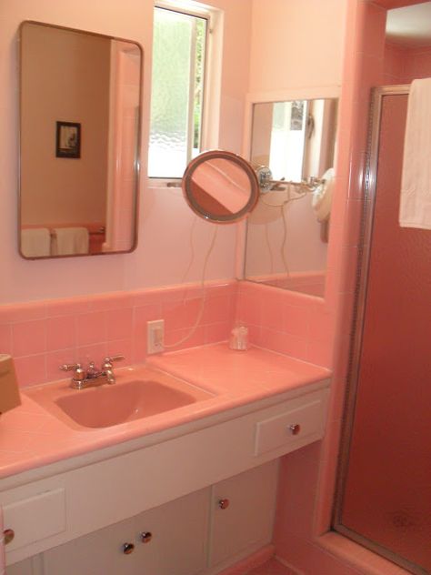 Dainty Bathroom, Retro Restroom, Vanity Washroom, Washroom Signage, School Interiors, Pink Bathroom Ideas, Washroom Vanity, Bathroom Double Sink, 1950s Bathroom