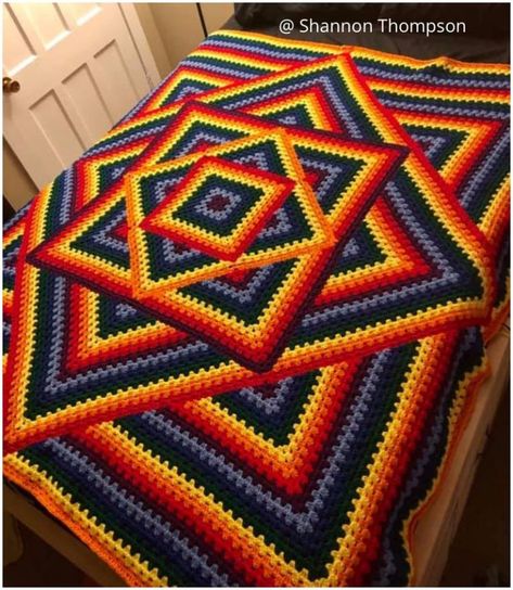 Granny Square Blanket Tutorial, Crochet Granny Square Blanket, Crochet Bedspread, Haken Baby, Crochet Quilt, Granny Square Blanket, Crochet Square Patterns, Granny Squares Pattern, Granny Square Crochet Pattern