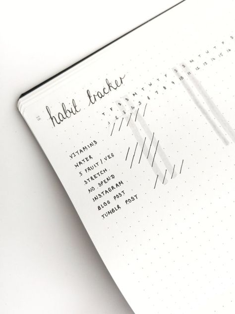 Minimalist Bullet Journal Layout, Bullet Journal Simple, Minimalist Bullet Journal, Bullet Journal Minimalist, Bullet Journal Monthly Spread, Bullet Journal Spreads, Habit Tracker Bullet Journal, Bullet Journal Tracker, Bullet Journal Weekly Spread