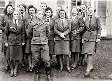 Wehrmachtshelferinnenkorps Wilhelm Gustloff, Ww2 Women, German Girls, German Beauty, Rain Cape, German Soldiers Ww2, Female Fighter, German Women, Female Soldier