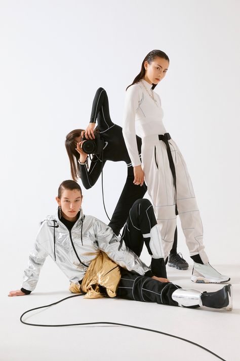 AMBUSH x Nike Collaboration Official Look Collaborative Collab Clothing Fashion Footwear Collection Lookbook Behind The Scenes BTS Nike X Ambush, Nike Campaign, Wow Photo, Campaign Photography, Group Poses, People Poses, Foto Poses, Poses References, Studio Shoot