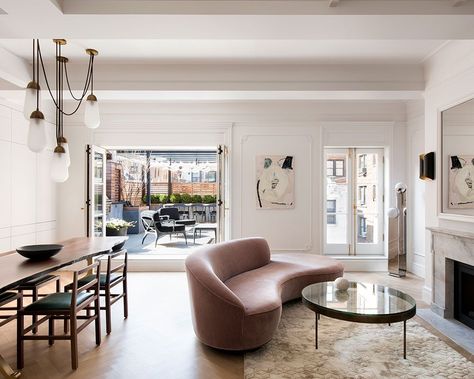 Anne Hathaway's house in New York, near Central Park | Homes & Gardens Small Penthouse Apartment, Small Penthouse, Penthouse New York, Apartment List, Nyc Townhouse, Nyc Penthouse, New York Penthouse, Interesting Decor, Vladimir Kagan