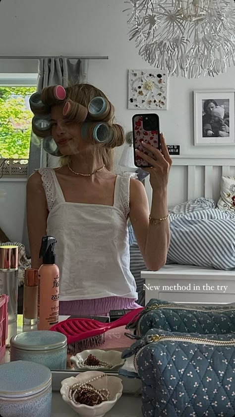 Hair Roller Aesthetic, Dyson Airwrap Aesthetic, Aesthetic Getting Ready, Satin Heatless Curling Set, Hair Inspo Blonde, Getting Ready Aesthetic, Heatless Curling Set, Heatless Curling Rod Headband, Flowy Hair