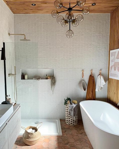 Scandi Bathroom, Spa Style Bathroom, Bathroom Big, Natural Bathroom, Scandinavian Bathroom, Big Bathroom, Bathroom Shop, Big Bathrooms, Bathroom Trends