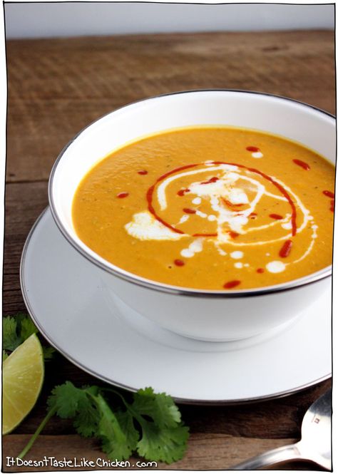 10 Minute Thai Peanut Butter & Pumpkin Soup! No really, this takes just 10 minutes to make. It is so creamy and satisfying. Perfect recipe for chilly days. Butter Soup, Peanut Butter Soup, Pumpkin Bisque, Healthiest Food, Peanut Soup, Vegan Recipes Beginner, Peanut Butter Pumpkin, Thai Peanut, Vegan Soup Recipes