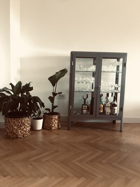 fabrikör ikea liquor cabinet living room ideas Ikea Liquor Cabinet, Ikea Fabrikor, Cabinet Living Room, Ikea Design, Glass Cabinet, Living Room Decor Apartment, Living Room Ideas, Apartment Living Room, Cozy Living Rooms