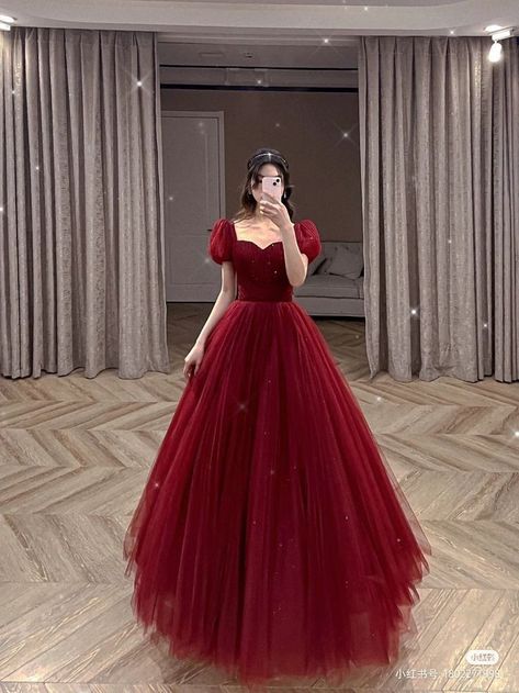 Princess Ball Gowns Royals, Red Ballgown, Dress School, Popular Prom Dresses, Western Dresses For Women, Long Frock Designs, Long Gown Design, Gowns Dresses Elegant, Mode Abaya