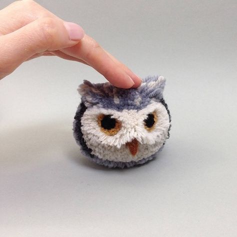 A Series of Cute Pompom Tutorials and the Delicious Pom Maker Pom Pom Owl, Pom Pom Animals, Diy Pom Poms, Pom Pon, Pom Pom Crafts, Owl Crafts, Crafts For Seniors, Hand Crochet Baby Blanket, Crafts To Make And Sell