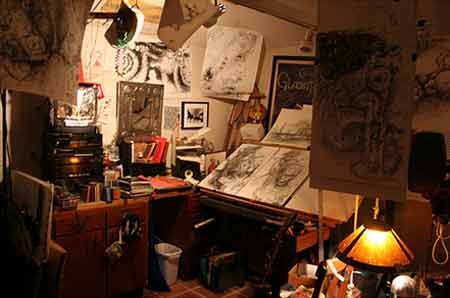 Art everywhere! CD's and books would be nice but you can't be too careful.... Artist Loft, Loft House, Artist House, House Room, Studio Decor, Room Inspiration Bedroom, House Tour, Dream Rooms, Cool Rooms