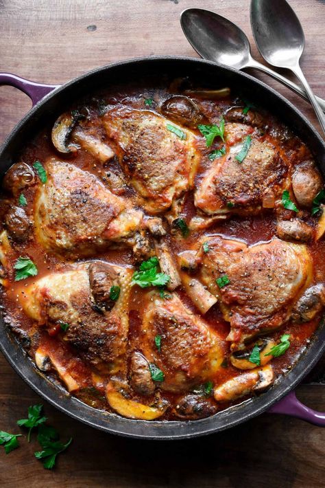 Chicken Marengo Recipes For Hosting, Chicken Marengo, Chicken With Tomatoes, Braised Chicken Recipes, French Chicken, French Dinner, Classic French Dishes, Chicken Entrees, French Dishes