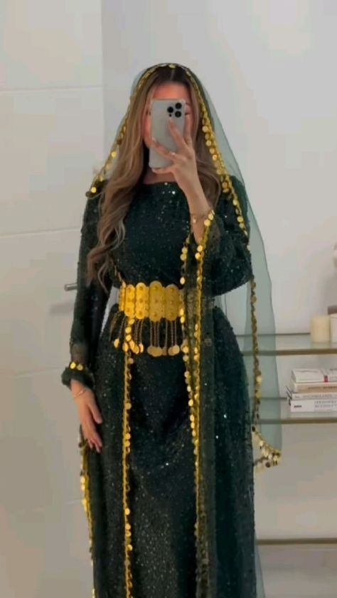 Iraq Clothing, Jly Kurdi, Arab Dresses, Jalabia Styles, Muslimah Fashion Casual, Kurdish Culture, Kurdish Dress, Kurdish Clothes, Arabic Dress