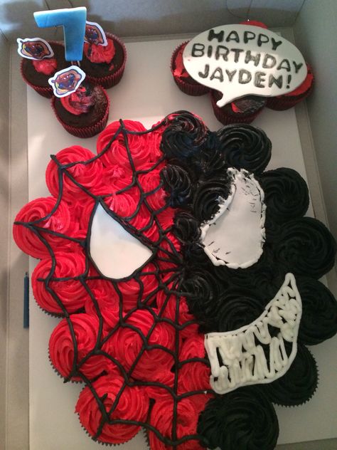 Spiderman vs. Venom pull apart cake Cupcakes Number, Baby Boy Cupcakes, Spiderman Cupcakes, Spiderman Birthday Cake, Venom Spiderman, Pull Apart Cupcake Cake, Pull Apart Cake, Cake Pulls, Cupcakes For Boys