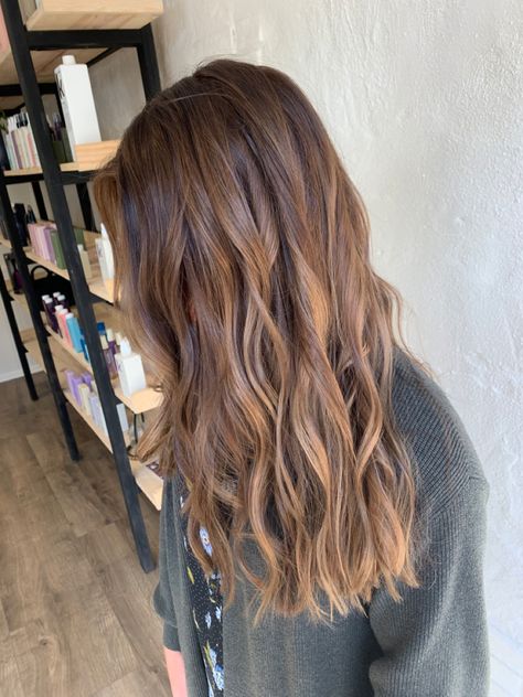 Caramel highlights on burnet Burnet Highlight, Caramel Highlights, Caramel, Highlights, Hair Color, Blonde, Long Hair Styles, Hair Styles, Hair