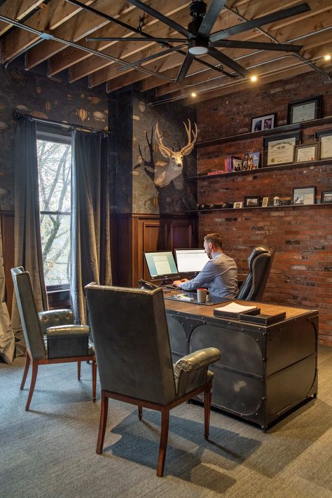 Outward Facing Desk Office Designs, Office Interior Industrial, Rustic Mens Office, Industrial Style Office Space, Ranch Office Ideas, Coffee Shop Office Design, Gentleman Office Interior Design, Mountain Office Design, Brick Wall Home Office