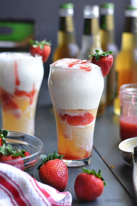 Alcoholic Ice Cream, Ice Cream Float Recipes, Strawberry Beer, Party Punches, Float Recipes, Ice Cream Floats, Forest Fruits, Beer Float, Party Punch