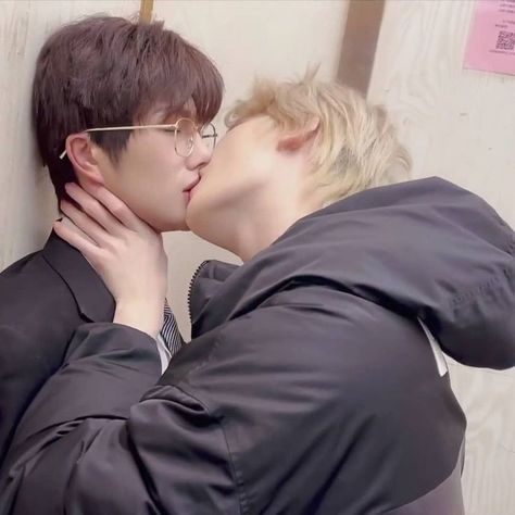 Bxb Couple, Kou Diabolik Lovers, Gay Aesthetic, Men Kissing, Skz In Cute, Kissing Couples, Pose Reference Photo, Instagram Repost, Couple Aesthetic